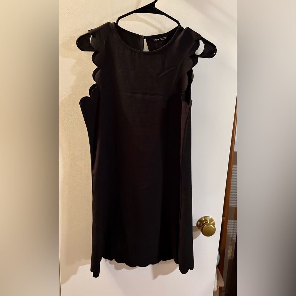 SHEIN | Scalloped Black Dress with Keyhole